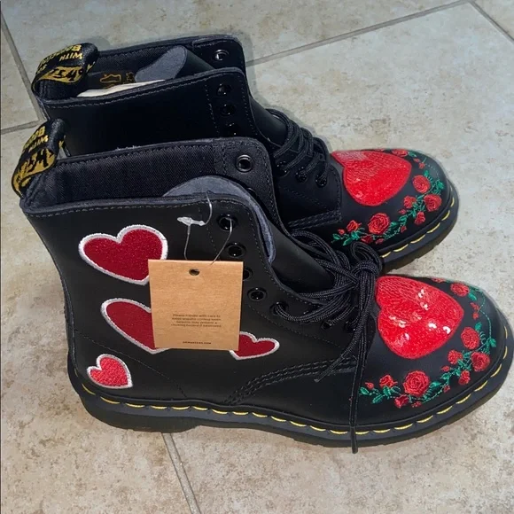 NWT Dr. Martens discontinued Pascal Hearts Sequin Combat Boot size 9 - Picture 4 of 10